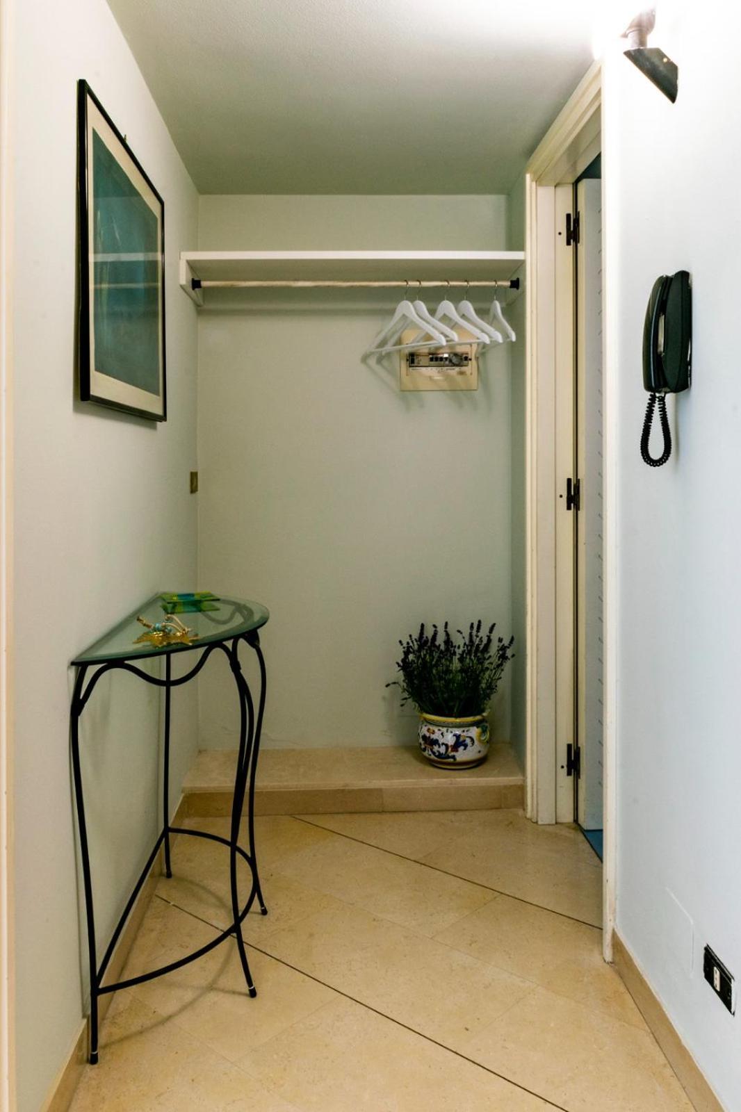 Palazzo Vaaz Apartment Mola di Bari Ngoại thất bức ảnh