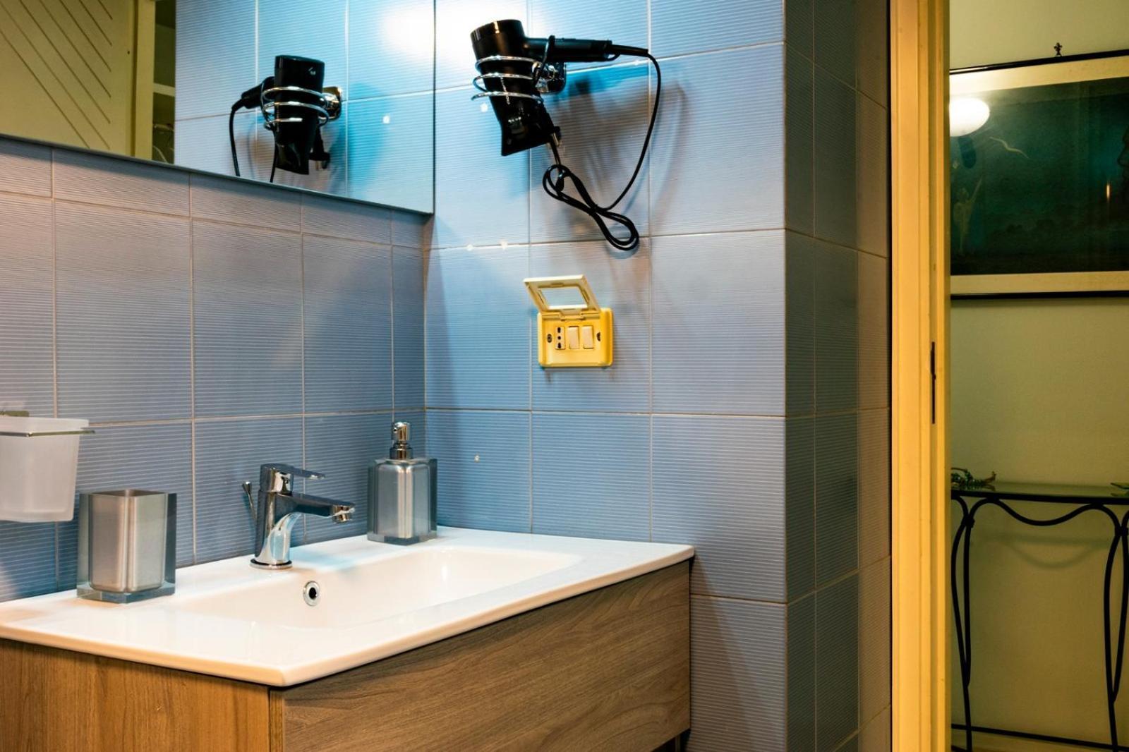 Palazzo Vaaz Apartment Mola di Bari Ngoại thất bức ảnh